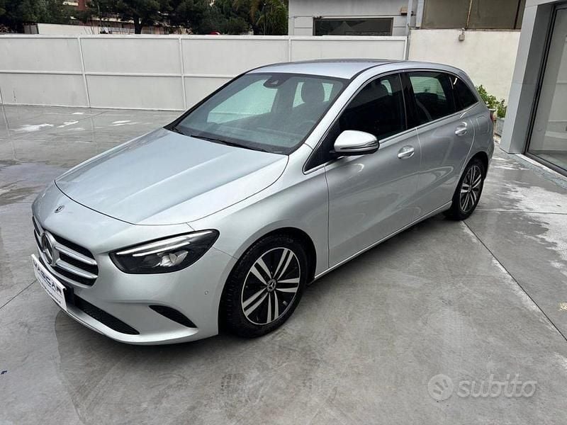 Usata Mercedes B200 150 CV (110 kW) 2022 Grigio Monovolume