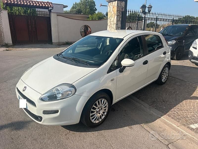 Usata Fiat Punto Lounge 77 CV (56 kW) 2014 Bianco Berlina