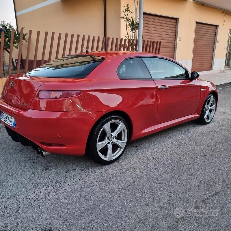 Usata Alfa Romeo GT 230 CV (169 kW) 2006 Rosso Coupé