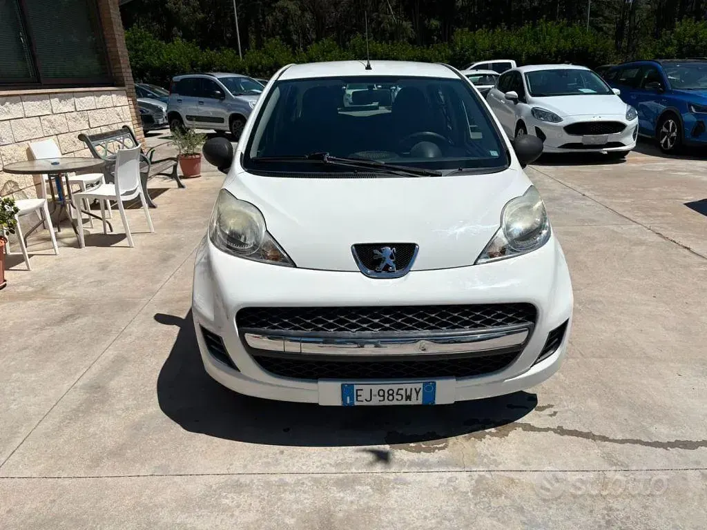 Usata Peugeot 107 68 CV (50 kW) 2012 Bianco Utilitaria