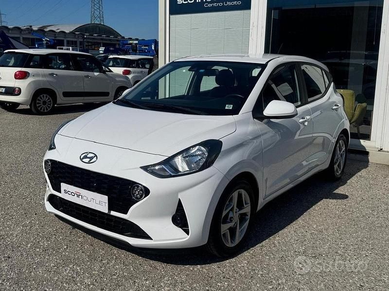 Usata Hyundai i10 Advanced 67 CV (49 kW) 2023 Bianco Utilitaria