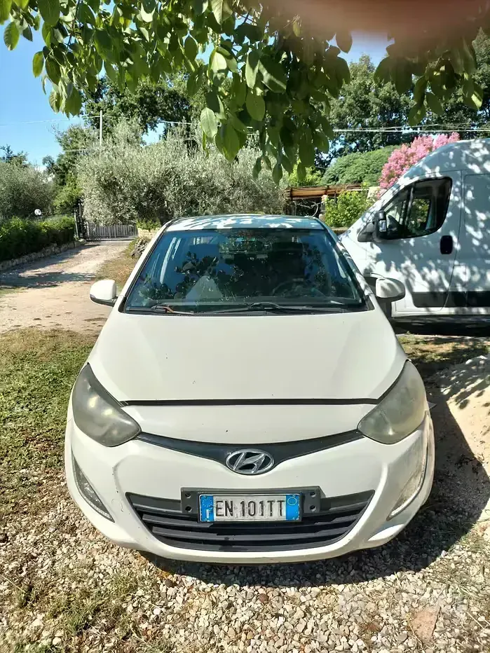 Usata Hyundai i20 90 CV (66 kW) 2012 Bianco Utilitaria