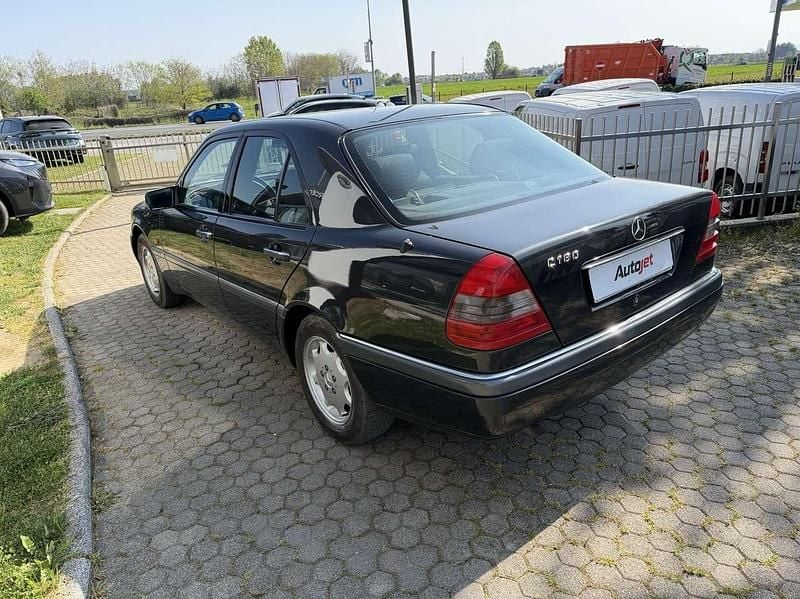 Usata Mercedes C180 Elegance 122 CV (89 kW) 1995 Nero Berlina
