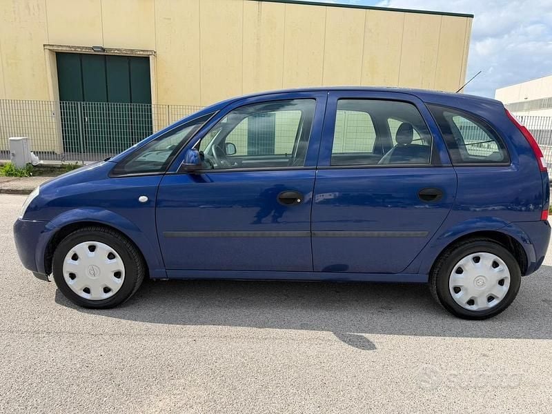 Usata Opel Meriva Cosmo 122 CV (89 kW) 2005 Blu Monovolume