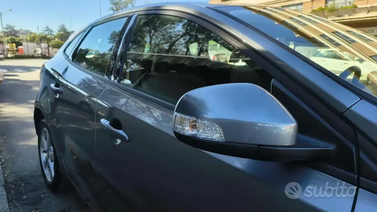 Usata Volvo V40 115 CV (84 kW) 2015 Grigio Berlina