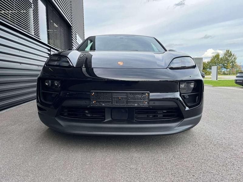 Usata Porsche Macan 4 Electric Sport 300 kW (408 CV) 2024 Nero SUV