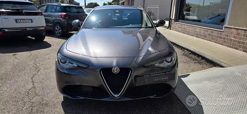 Usata Alfa Romeo Giulia Super 150 CV (110 kW) 2016 Grigio Berlina