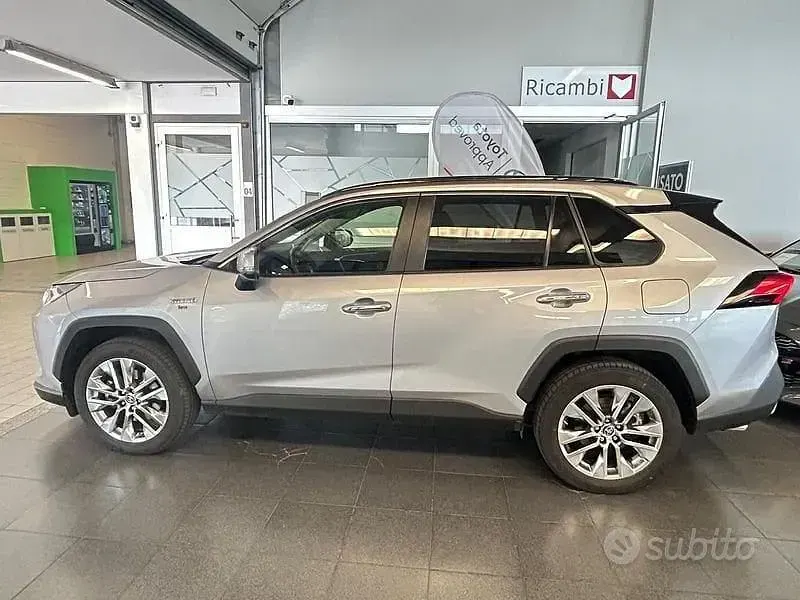 Usata Toyota RAV4 Hybrid Lounge 222 CV (163 kW) 2021 Grigio SUV