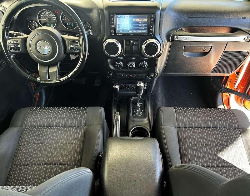Usata Jeep Wrangler Rubicon 200 CV (147 kW) 2011 Arancione SUV