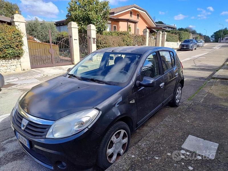 Usata Dacia Sandero Lauréate 75 CV (55 kW) 2010 Grigio Berlina