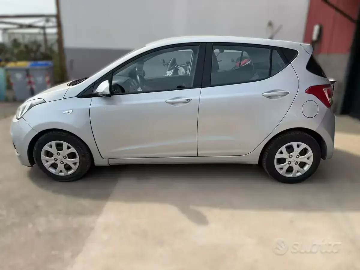 Usata Hyundai i10 67 CV (49 kW) 2016 Grigio Utilitaria