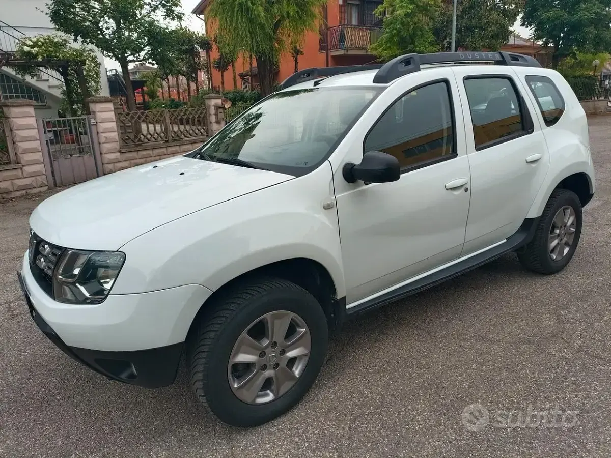 Usata Dacia Duster Lauréate 101 CV (74 kW) 2014 Bianco SUV