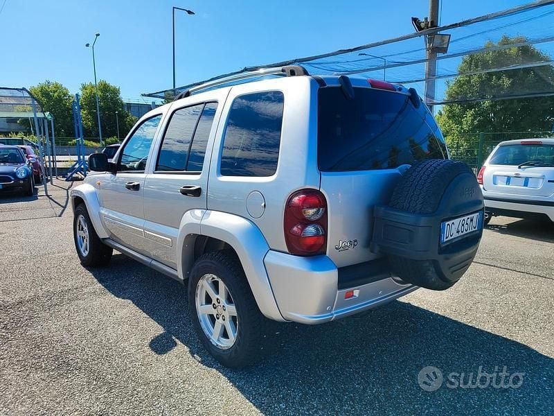 Usata Jeep Cherokee Limited 163 CV (119 kW) 2006 Argento SUV
