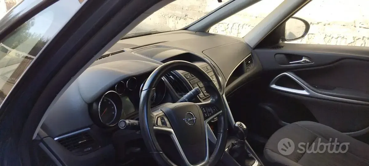 Usata Opel Zafira Tourer 150 CV (110 kW) 2014 Monovolume