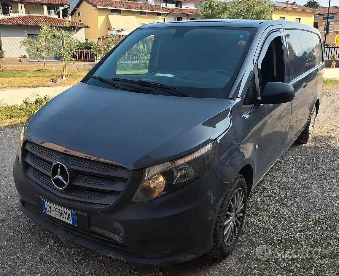 Usata Mercedes Vito 136 CV (100 kW) 2017 Grigio Furgone