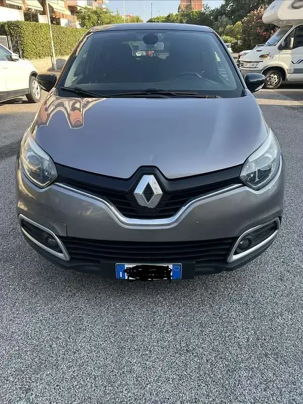 Usata Renault Captur 90 CV (66 kW) 2015 Grigio SUV