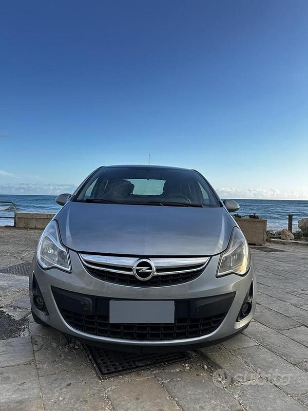 Usata Opel Corsa 75 CV (55 kW) 2012 Grigio Utilitaria