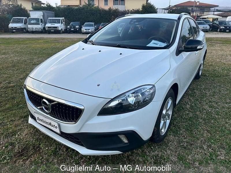 Usata Volvo V40 CC Momentum 119 CV (87 kW) 2016 Bianco Station wagon
