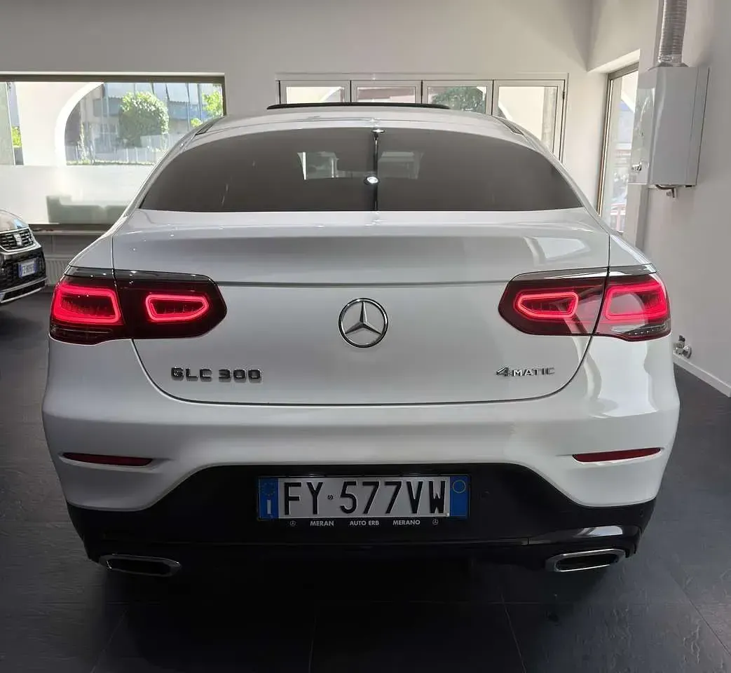 Usata Mercedes GLC300 Premium Plus 211 CV (155 kW) 2019 Bianco SUV