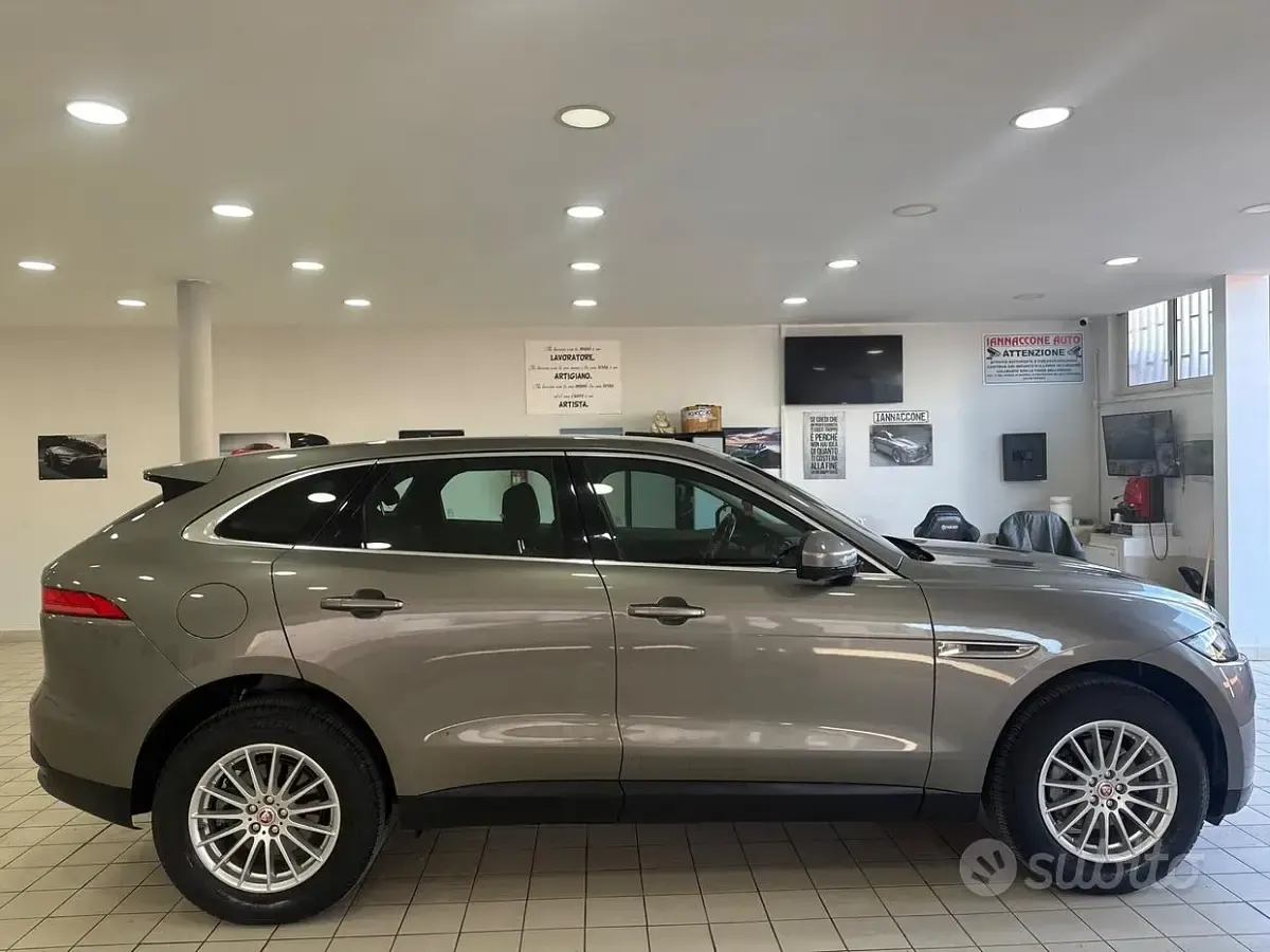 Usata Jaguar F-Pace Portfolio 180 CV (132 kW) 2020 Marrone SUV