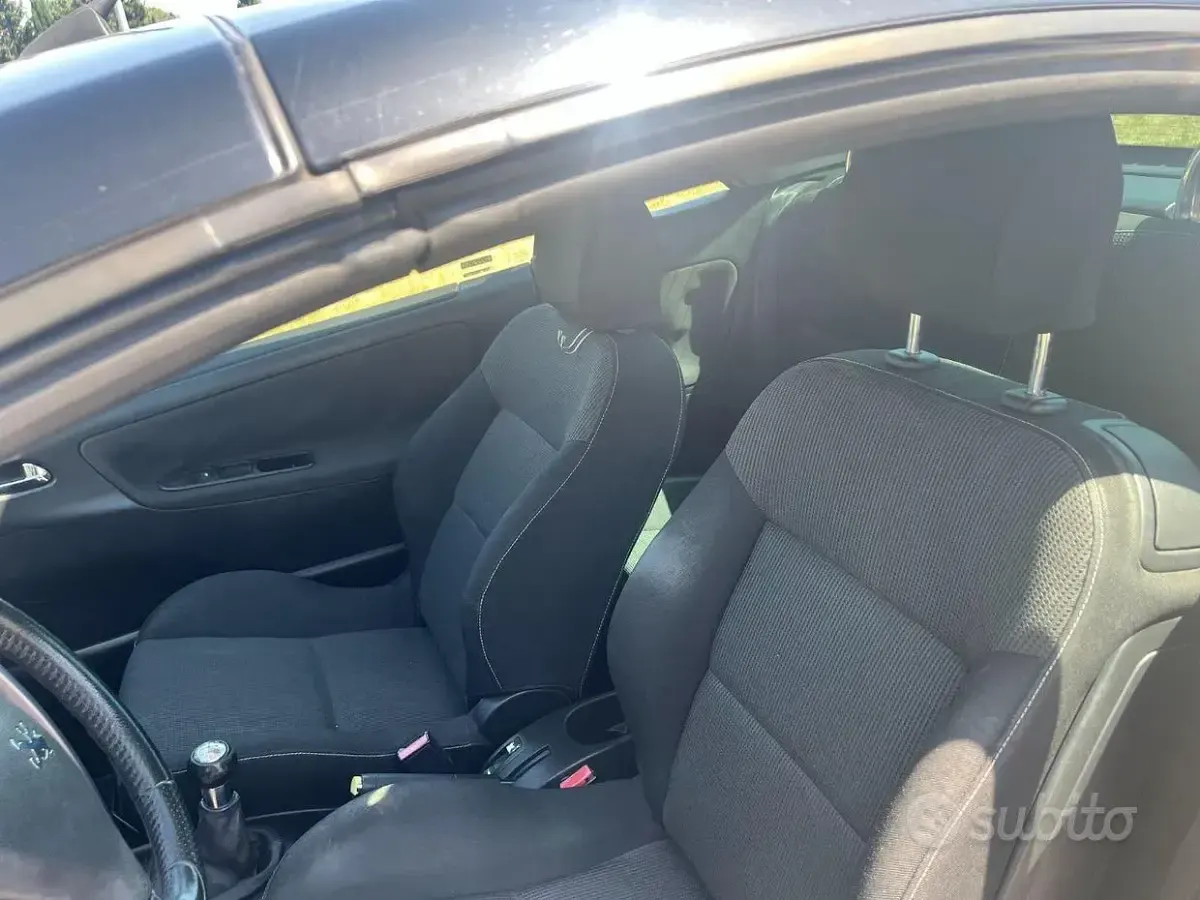 Usata Peugeot 207 109 CV (80 kW) 2007 Nero Cabrio