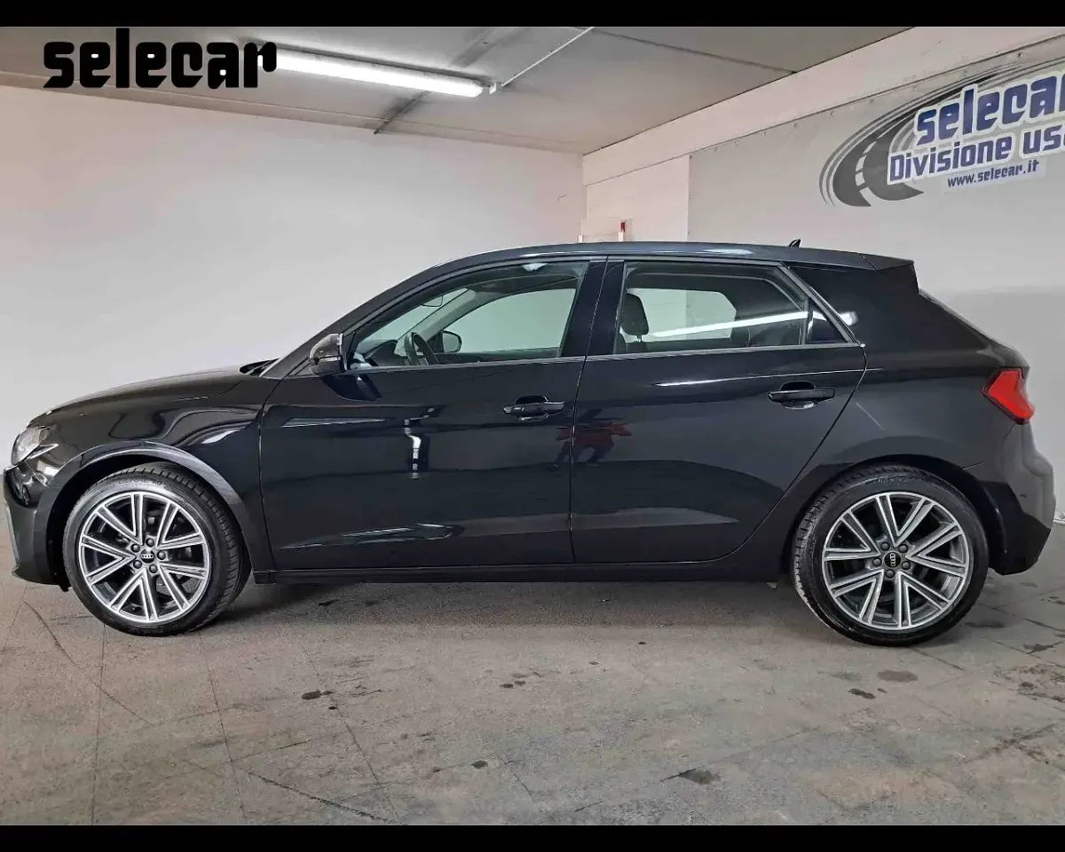 Usata Audi A1 Sportback Ambiente 95 CV (69 kW) 2022 0e nero mito metallizzato Utilitaria