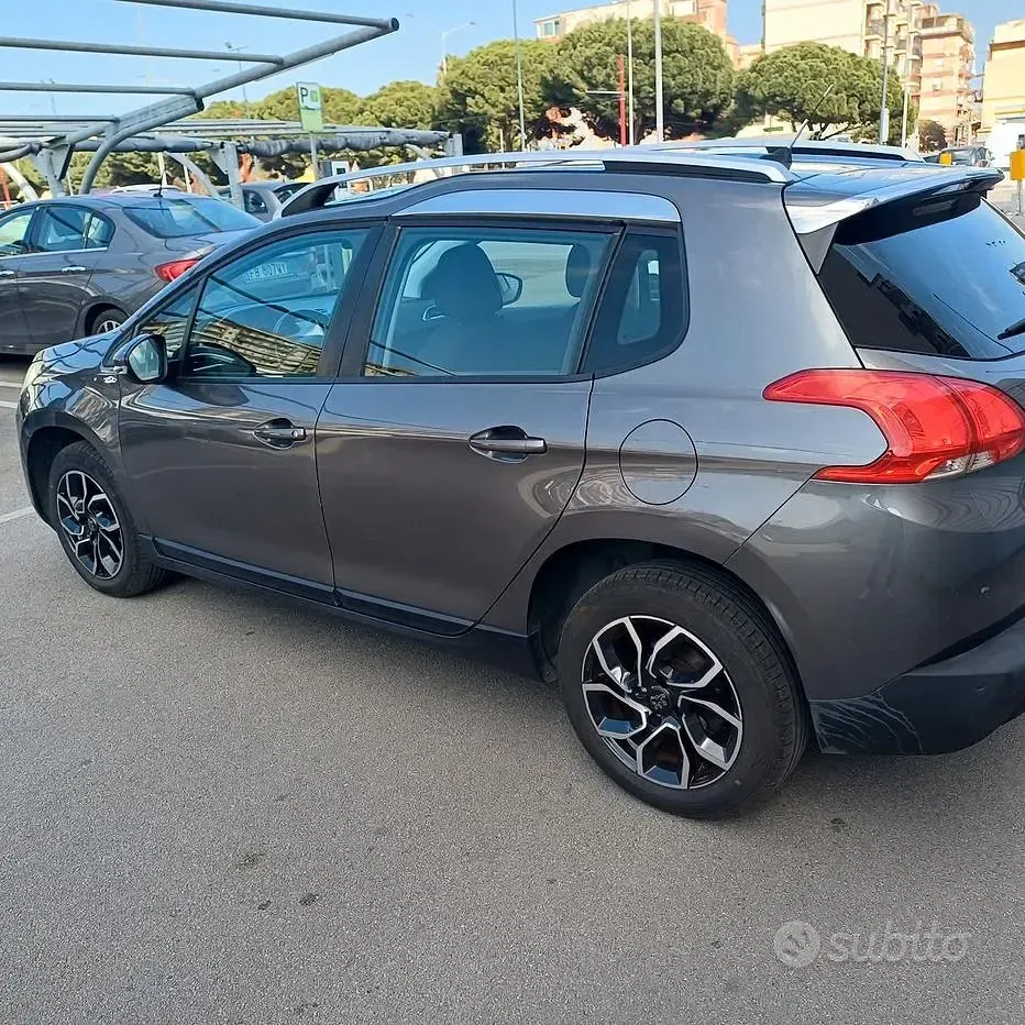 Usata Peugeot 2008 Allure 92 CV (67 kW) 2015 Grigio SUV