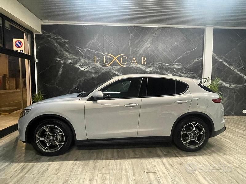 Grigio Usata 2022 Alfa Romeo Stelvio SUV | 26.500 € (Buon prezzo) - Immagine 1/4