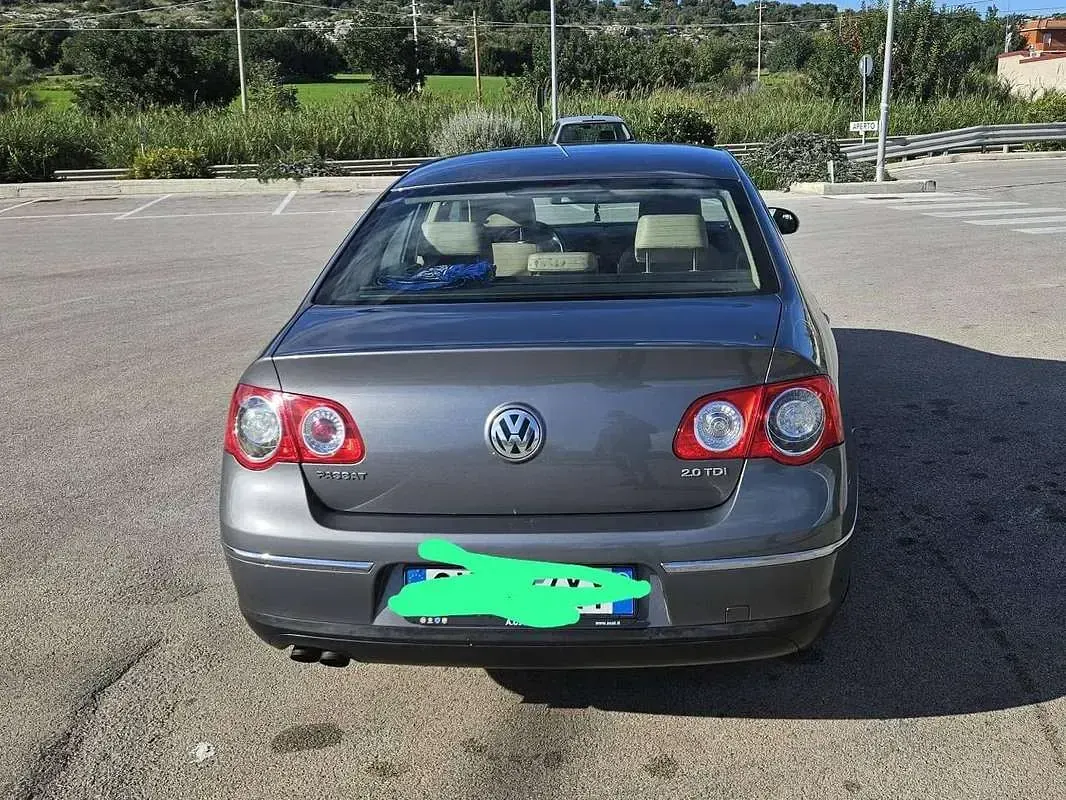 Usata VW Passat Highline 140 CV (102 kW) 2005 Berlina