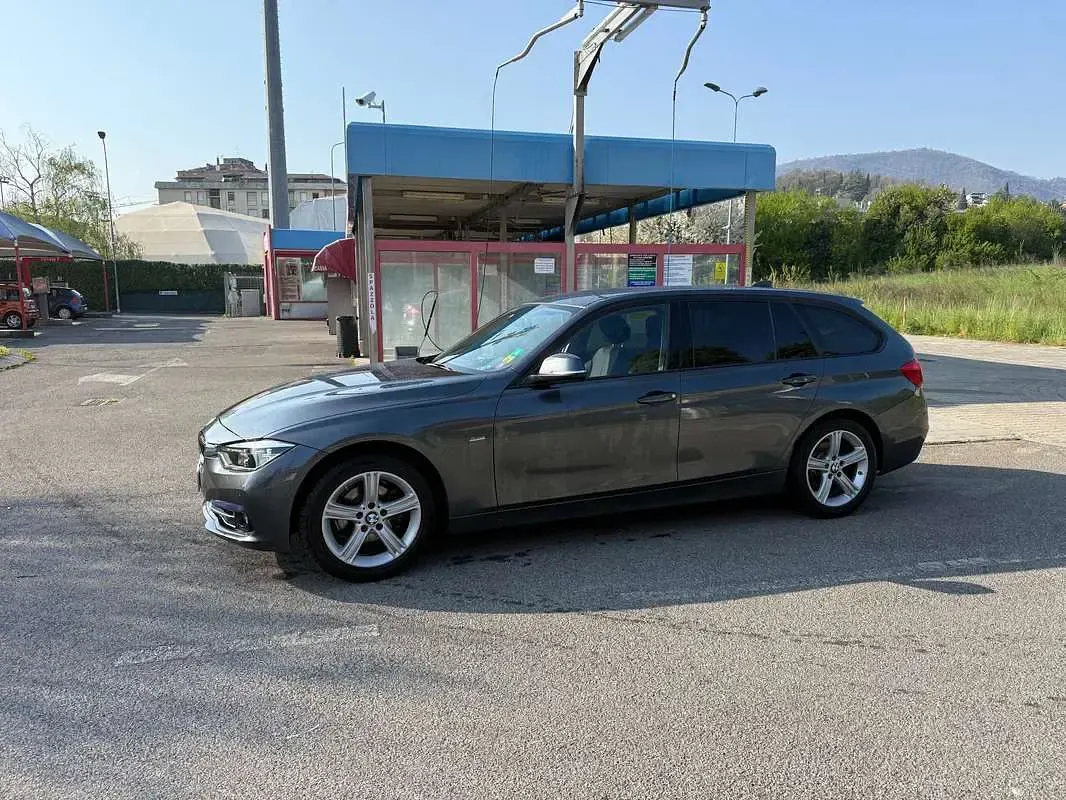 Usata BMW 318 Sport Line 150 CV (110 kW) 2019 Grigio Station wagon