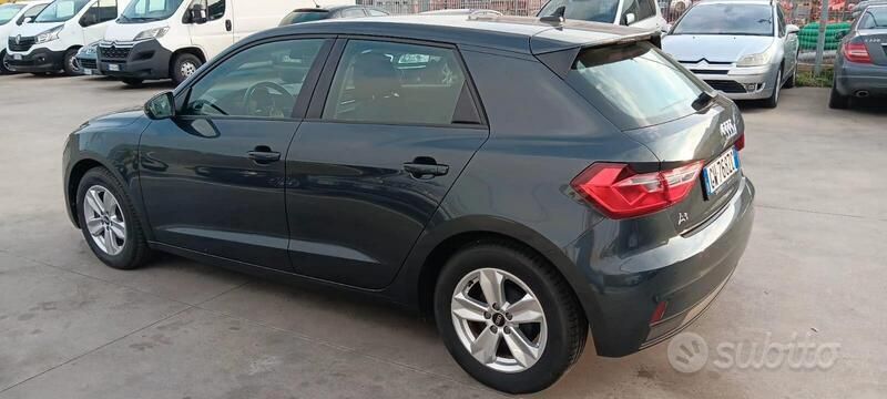 Grigio Usata 2020 Audi A1 Sportback Due volumi | 16.900 € (Ottimo prezzo) - Immagine 1/4