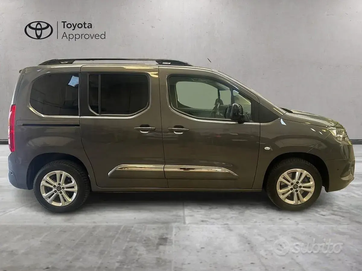 Usata Toyota Proace Verso City 130 CV (95 kW) 2023 Grigio Station wagon