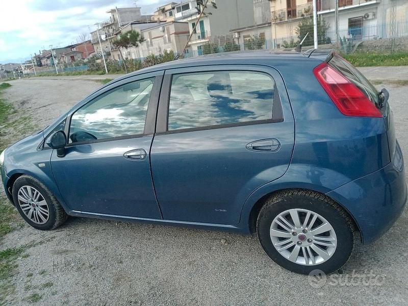 Usata Fiat Punto 90 CV (66 kW) 2008 Blu Berlina
