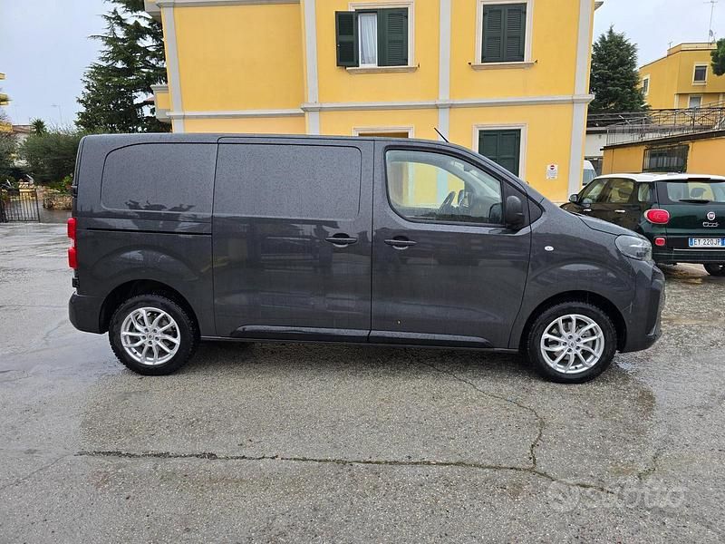 Usata Peugeot Expert S 180 CV (132 kW) 2025 Grigio Furgone