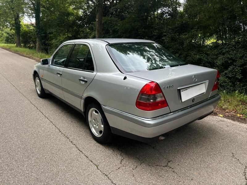 Usata Mercedes C180 Elegance 122 CV (89 kW) 1993 Argento Berlina