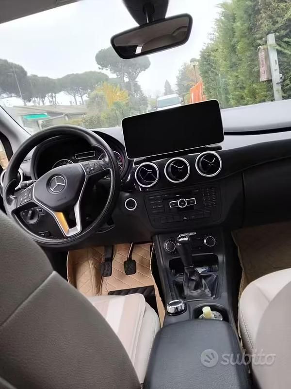 Usata Mercedes B180 Executive 122 CV (89 kW) 2012 Nero Monovolume