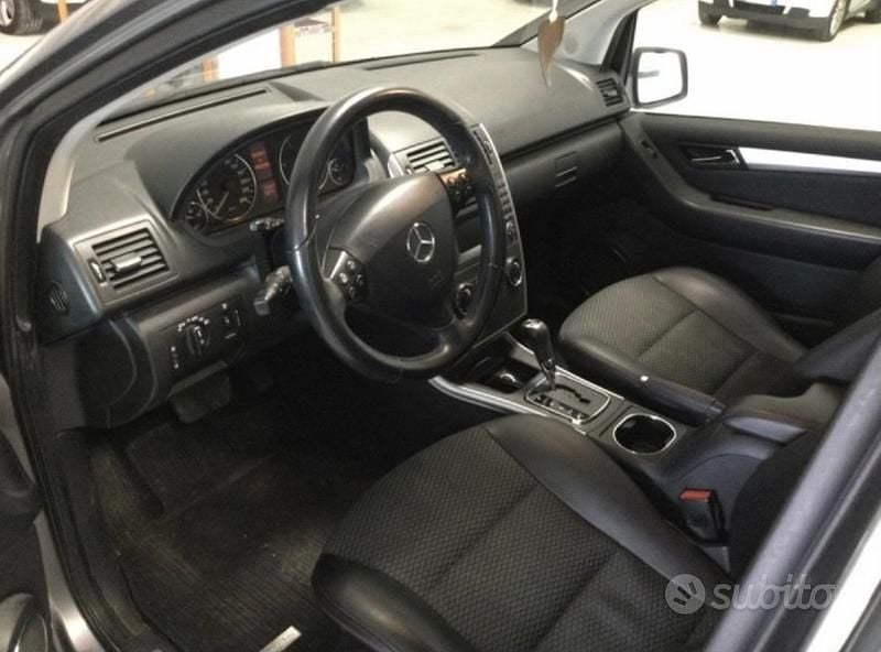 Usata Mercedes A180 Elegance 110 CV (80 kW) 2010 Grigio Monovolume