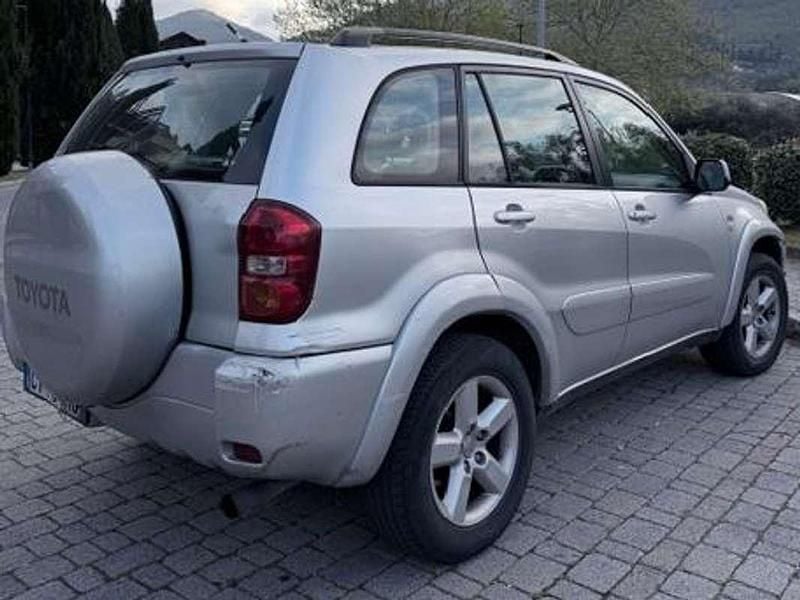 Usata Toyota RAV4 116 CV (85 kW) 2004 Argento SUV