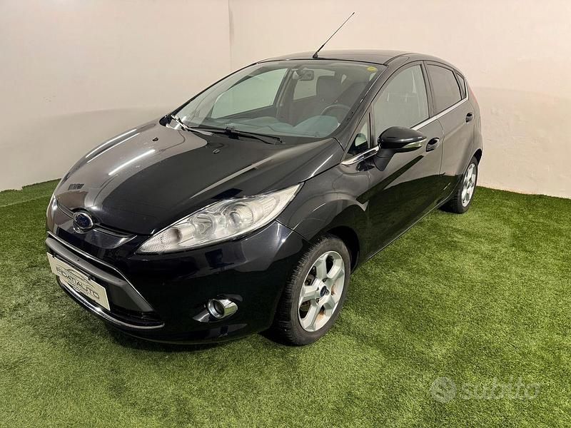 Usata Ford Fiesta Titanium 92 CV (67 kW) 2010 Nero Berlina