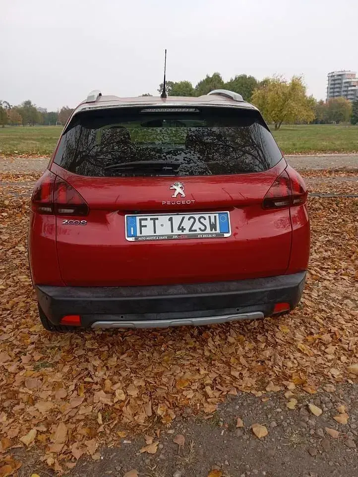 Używany Peugeot 2008 Allure 102 KM (75 kW) 2019 Czerwony SUV
