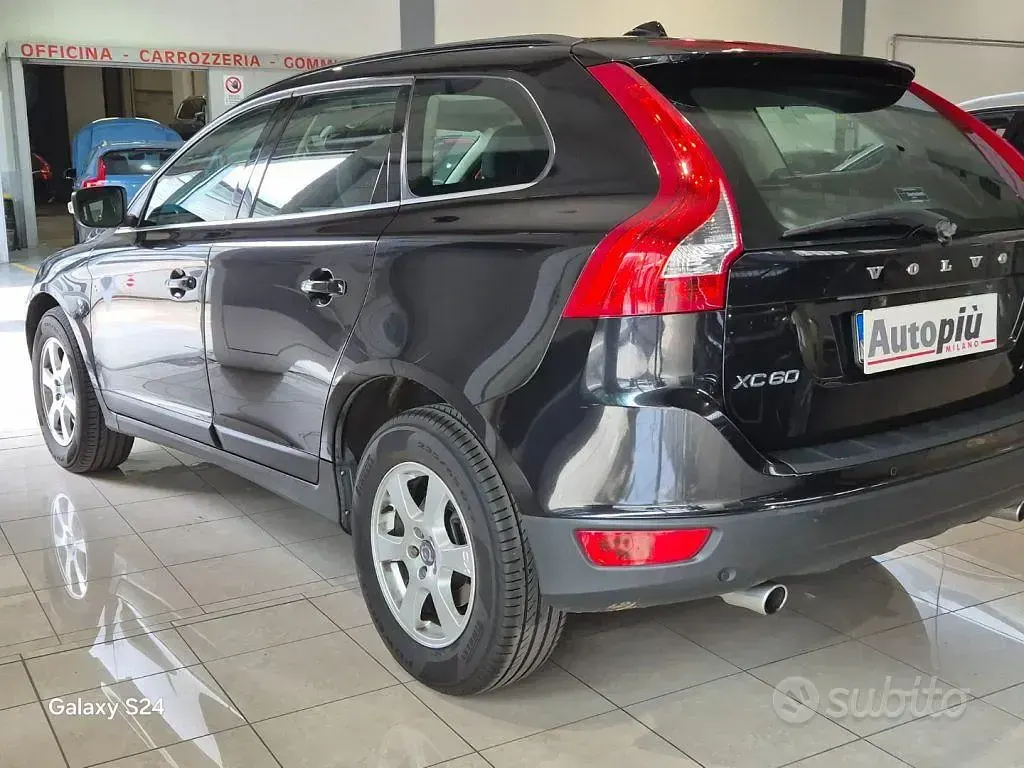 Usata Volvo XC60 Kinetic 163 CV (119 kW) 2013 Nero SUV