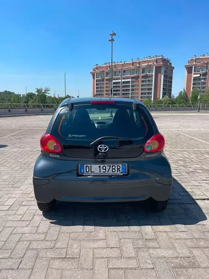 Usata Toyota Aygo 68 CV (50 kW) 2007 Grigio Utilitaria