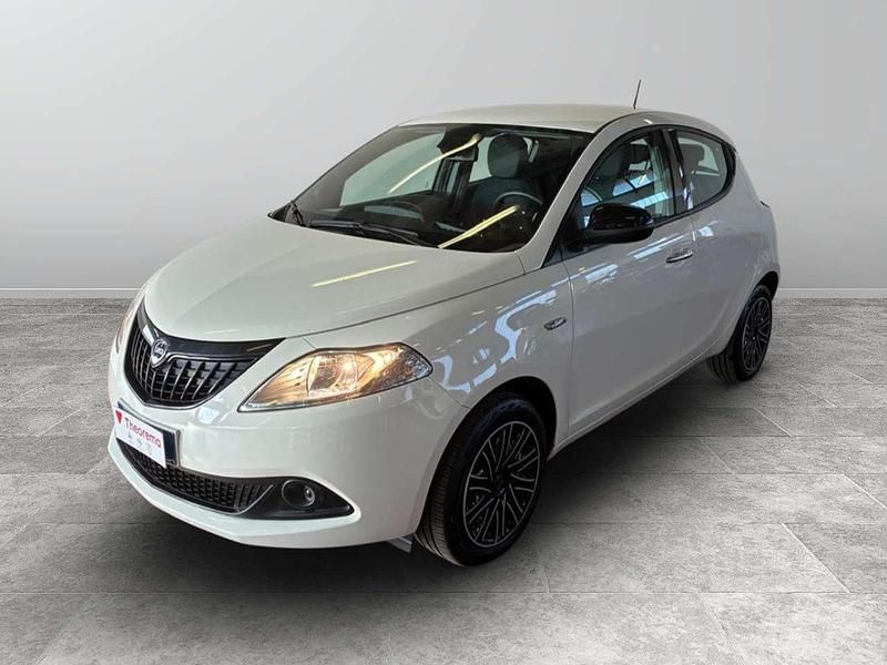 Usata Lancia Ypsilon Silver 69 CV (50 kW) 2024 Bianco neve Utilitaria