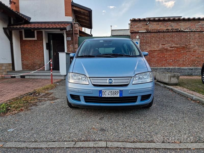 Usata Fiat Idea Dynamic 77 CV (56 kW) 2006 Blu Monovolume