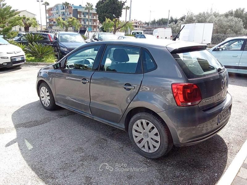 Usata VW Polo Comfortline 75 CV (55 kW) 2013 Gray Utilitaria