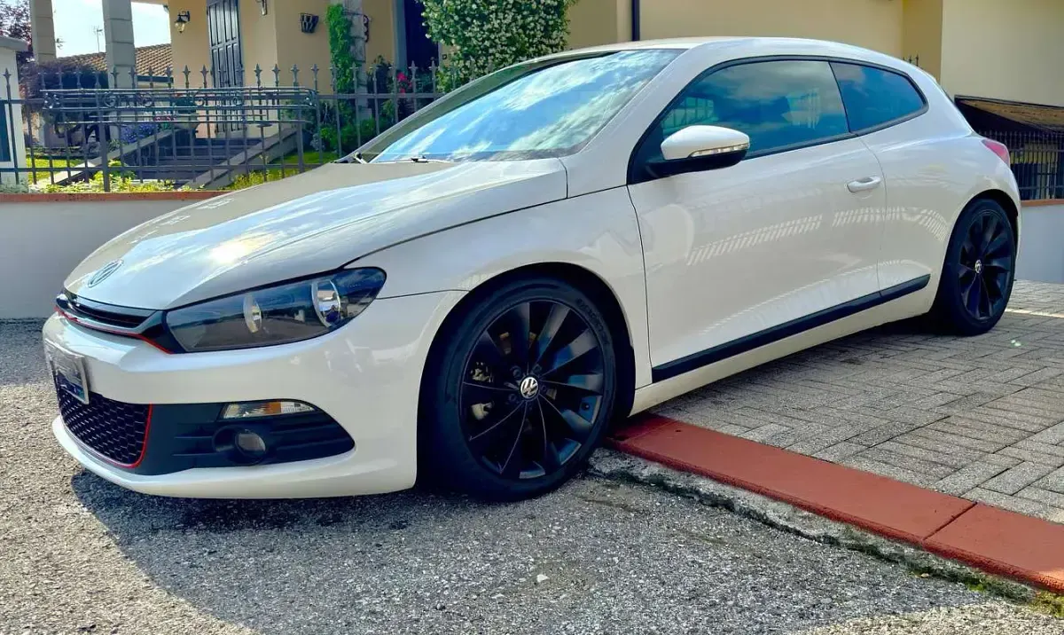 Usata VW Scirocco 200 CV (147 kW) 2009 Bianco Coupé
