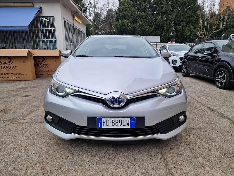 Usata Toyota Auris Hybrid Active 99 CV (72 kW) 2016 Grigio Berlina