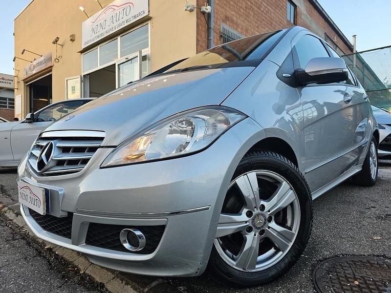 Argento Usata 2009 Mercedes A180 Avantgarde Tre volumi | 4199 € (Buon prezzo) - Immagine 1/4