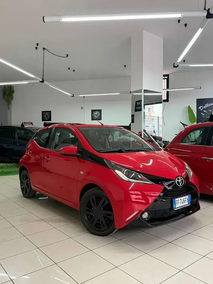 Usata Toyota Aygo Lounge 68 CV (50 kW) 2016 Other Utilitaria