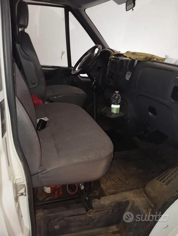 Usado Ford Transit 116 CV (85 kW) 2004 Blanco Berlina